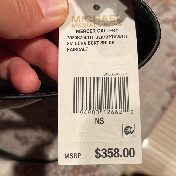 Michael Kors Mercer Gallery striped Convertible Bucket Shoulder Bag or crossbody - Picture 4 of 12